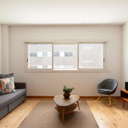 Modern In Parque Nacoes דירה *