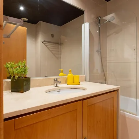 Modern In Parque Nacoes Apartment Lisbon