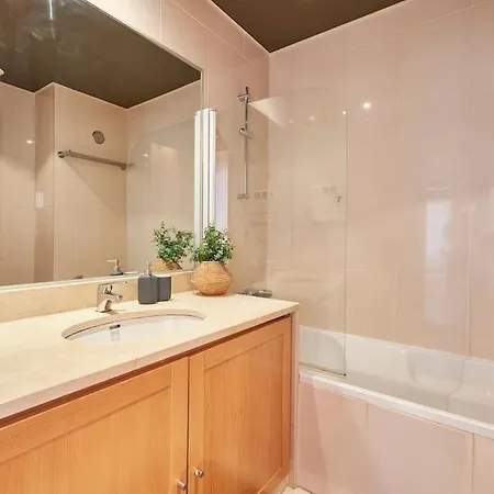 Modern In Parque Nacoes Apartment Lisbon
