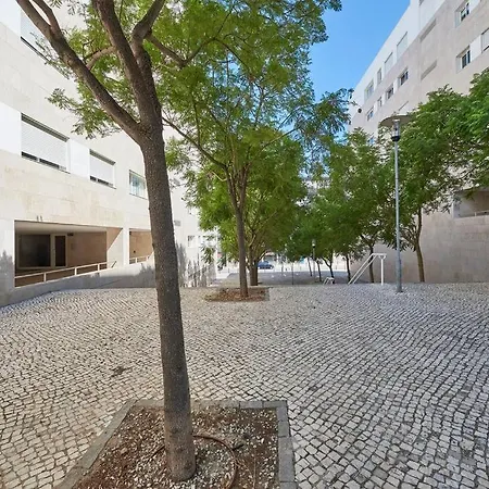 Modern In Parque Nacoes Apartment *