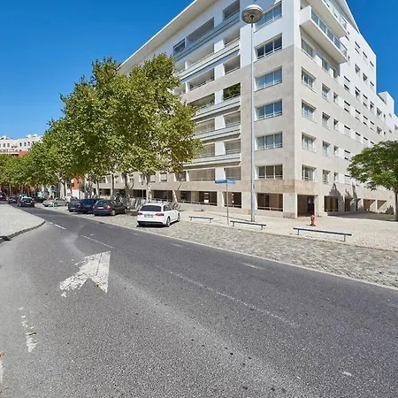 Modern In Parque Nacoes Apartment