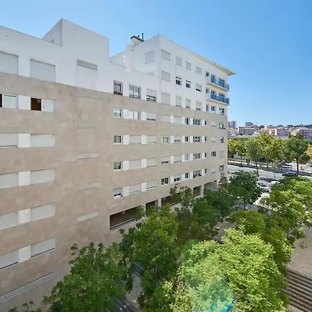 Apartment Modern In Parque Nacoes Lisbon