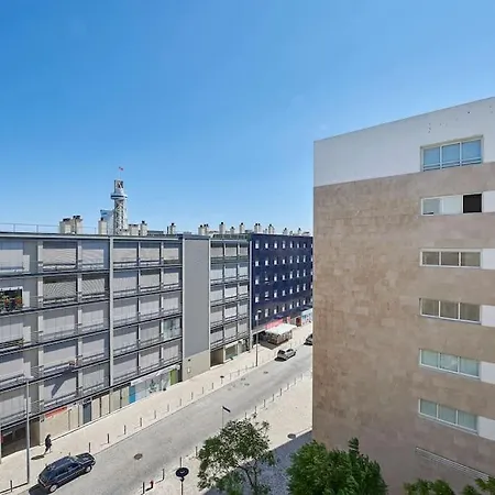 Modern In Parque Nacoes Apartment