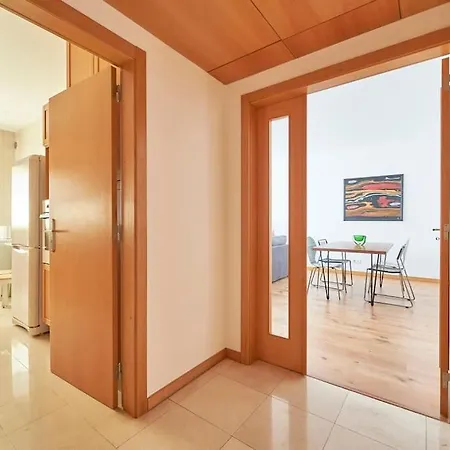 Modern In Parque Nacoes Apartment