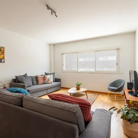Modern In Parque Nacoes Apartment *