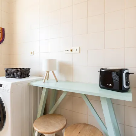 Modern In Parque Nacoes * Lissabon