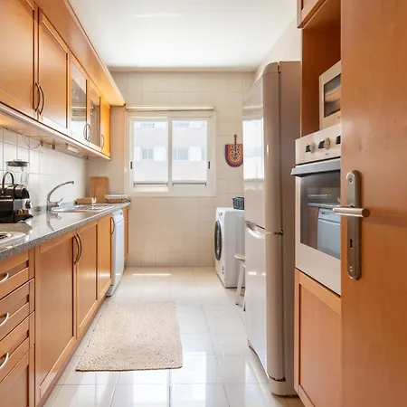 Modern In Parque Nacoes Apartment